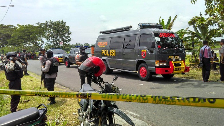 Duarr! Benda Diduga Bom Meledak Terinjak Kerbau di Bantul Duarr! Benda Diduga Bom Meledak Terinjak Kerbau di Bantul
