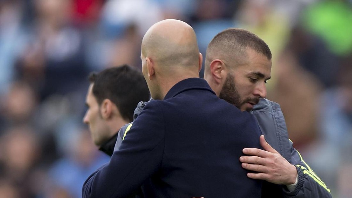 Karim Benzema mengucap salam perpisahan untuk Zidane (Getty Images/Gonzalo Arroyo Moreno)