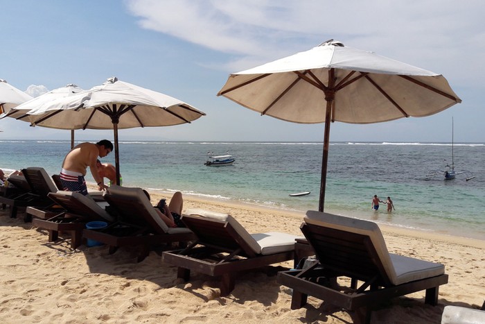 Ilustrasi pantai di kawasan Nusa Dua, Bali