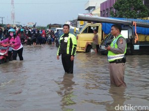 Belasan Jam Jalan Rancaekek Tergenang dan Terputus, Ini Jalur Alternatifnya