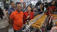 Kedatangan Ken masih dalam rangka sosialisasi pengampunan pajak atau tax amnesty kepada para pedagang kawasan ITC Mangga Dua.