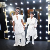 Aming Sugandhi dan Evelyn Nada Anjani kini memang sudah berpisah. Dulu pernikahan keduanya pun dilakukan secara tiba-tiba. Acara pernikahan keduanya yang berlangsung pada 2016 diketahui hanya dihadiri sejumlah keluarga dan teman terdekat. Ketika itu, sosok pasangan ini juga menarik publik karena Aming sering berpenampilan seperti wanita sedangkan istrinya tomboy. Foto: Palevi S/detikHOT