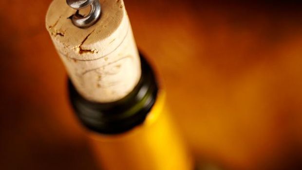 Sekarang Botol Wine Juga Punya Kondom Khusus