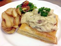 Frenchie: Menikmati <i>Escargot</i> dan <i>Sandwich</i> Daging Keju Berharga Ekonomis di Resto Prancis