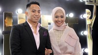 Pasangan yang telah dikarunai satu orang putri itu terlihat semakin mesra. Pool/Ismail/detikFoto.