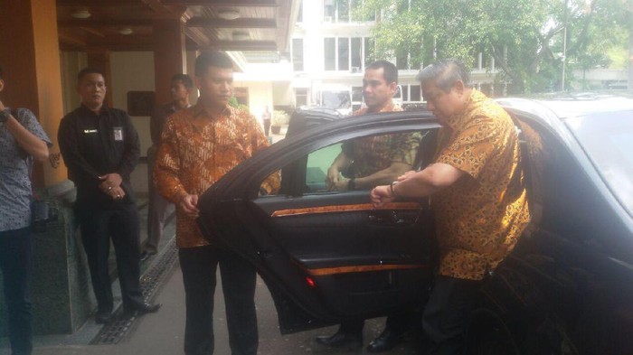 SBY Sambangi Kantor Menko Wiranto