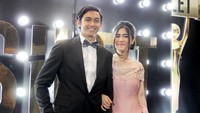 Pasangan muda, Caesar Hito dan Felicya juga jadi sorotan pada malam itu. Pool/Ismail/detikFoto.