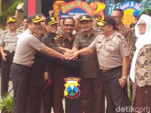 Kapolda Jatim Resmikan Layanan Publik Berbasis IT di Polres Kediri