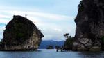 Batu Pensil Raksasa di Tengah Laut Raja Ampat