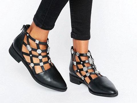 Boots Stylish yang Sesuai 5 Bentuk Kaki dan Betis