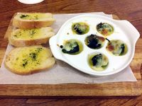 Frenchie: Menikmati <i>Escargot</i> dan <i>Sandwich</i> Daging Keju Berharga Ekonomis di Resto Prancis