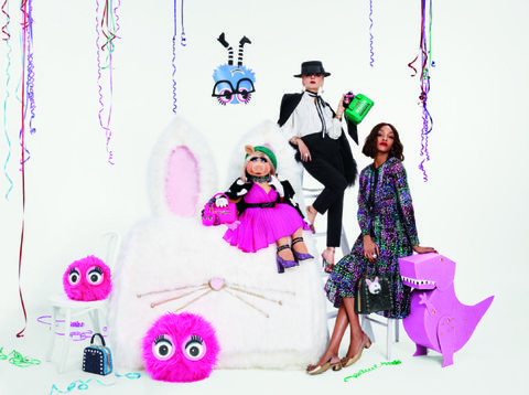 Tengok Aksi Gemas Miss Piggy Jadi Bintang Iklan Kate Spade