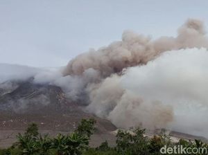 Ini Penampakan Gulungan Awan Panas Gunung Sinabung