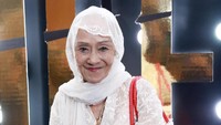 Nampak hadir pula artis senior yakni Laila Sari. Pool/Palevi S/detikFoto.