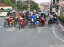 Turis Tak Bisa Lagi Bebas Sewa Motor di Phuket