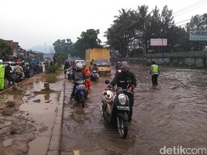Banjir Berangsur Surut, Lalin di Rancaekek Mulai Lancar