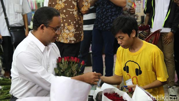 Anies di Pasar Kembang