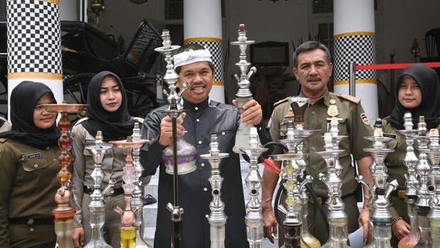 Sedikitnya 50 tabung shisa dimusnahkan.