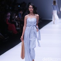 Koleksi dari Label brand Paulina Katarina mengangkat tema Wandertlust Jakarta Fashion Week 2017. di Senayan City. Jakarta. [Foto: Mohammad Abduh/Wolipop]