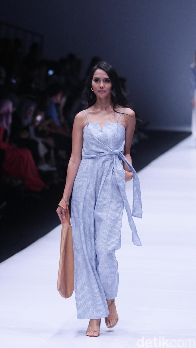 Koleksi dari Label brand Paulina Katarina mengangkat tema Wandertlust Jakarta Fashion Week 2017. di Senayan City. Jakarta. [Foto: Mohammad Abduh/Wolipop]