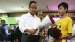 Cagub Anies Sapa Pedagang Bunga