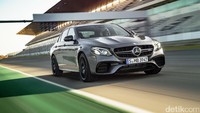 Mobil bisa berakselerasi dari 0-100 km per jam dalam waktu 3,4 detik, selevel dengan supercar terkini. Foto: Mercedes-AMG