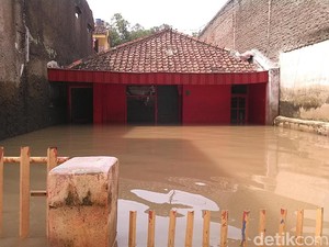 Banjir 1,5 Meter Merendam Dayeuhkolot Kabupaten Bandung