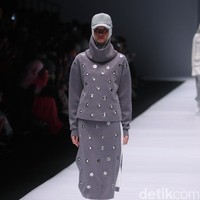 Busana Karya Desainer Rani Hatta mengangkat tema Spring/Summer 2017 Jakarta Fashion Week 2017. Senayan City. Jakarta. [Foto: Mohammad Abduh/Wolipop]