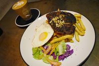 Coffee Smith: Enaknya Menikmati Kopi Filter Flores dengan Chicken Steak Bumbu Kopi