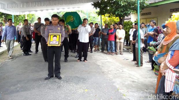 Polisi bunu diri di Madiun dimakamkan