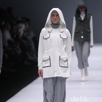 Busana Karya Desainer Rani Hatta mengangkat tema Spring/Summer 2017 Jakarta Fashion Week 2017. Senayan City. Jakarta. [Foto: Mohammad Abduh/Wolipop]