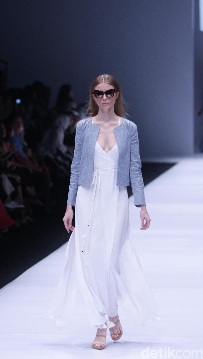 Koleksi dari Label brand Paulina Katarina mengangkat tema Wandertlust Jakarta Fashion Week 2017. di Senayan City. Jakarta. [Foto: Mohammad Abduh/Wolipop]