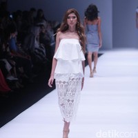 Koleksi dari Label brand Paulina Katarina mengangkat tema Wandertlust Jakarta Fashion Week 2017. di Senayan City. Jakarta. [Foto: Mohammad Abduh/Wolipop]