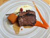 Sensasi Unik <i/>BBQ Ribs</i> dan <i/>Duck Confit</i> Dipadu dengan Kopi Bisa Dinikmati di Restoran Ini