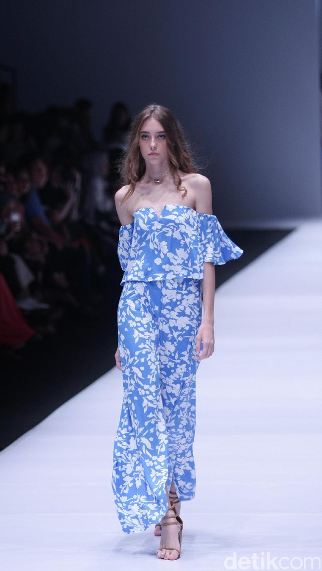 Koleksi dari Label brand Paulina Katarina mengangkat tema Wandertlust Jakarta Fashion Week 2017. di Senayan City. Jakarta. [Foto: Mohammad Abduh/Wolipop]