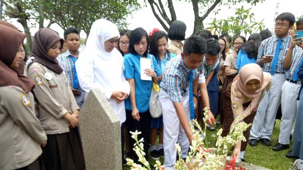 Mensos Ajak 150 Pelajar SMA di Jakarta Ziarah ke TMP Kalibata