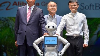 Bersama Masayoshi Son dan Jack Ma. Orang tuanya berasal dari desa Gewan, propinsi Shanxi, China. Ayahnya adalah tentara China yang terlibat dalam perang melawan Jepang pada tahun 1931 sampai 1945. Sesudah masa perang, sang ayah jadi polisi. Tapi kemudian terjadi pergolakan kekuasaan di China. Sang ayah dan istrinya pun mengungsi ke Taiwan pada tahun 1949. Di sana, mereka menetap. Tahun 1950, Terry lahir dengan nama Gou Tai-ming.Foto: Getty Images