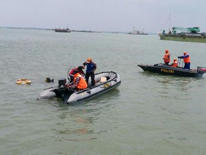 Penumpang Kapal Terbakar di Karimunjawa Dievakuasi ke Pelabuhan Kumai