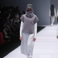 Busana Karya Desainer Rani Hatta mengangkat tema Spring/Summer 2017 Jakarta Fashion Week 2017. Senayan City. Jakarta. [Foto: Mohammad Abduh/Wolipop]
