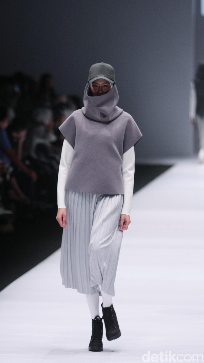 Busana Karya Desainer Rani Hatta mengangkat tema Spring/Summer 2017 Jakarta Fashion Week 2017. Senayan City. Jakarta. [Foto: Mohammad Abduh/Wolipop]
