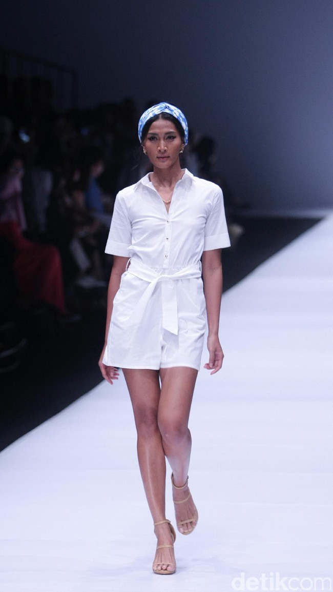 Koleksi dari Label brand Paulina Katarina mengangkat tema Wandertlust Jakarta Fashion Week 2017. di Senayan City. Jakarta. [Foto: Mohammad Abduh/Wolipop]