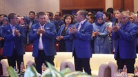 Lokakarya Nasional PAN dihadiri, Ketua Umum DPP Partai Amanat Nasional (PAN) Zulkifli Hasan, Ketua Dewan Kehormatan PAN, Amien Rais, Ketua Fraksi PAN DPR,  Mulfachri Harahap (tiga kanan) dan Sekretaris Fraksi PAN Yandri Susanto (kiri).