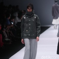 Busana Karya Desainer Rani Hatta mengangkat tema Spring/Summer 2017 Jakarta Fashion Week 2017. Senayan City. Jakarta. [Foto: Mohammad Abduh/Wolipop]