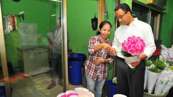 Saat Anies Baswedan Terinspirasi Keuletan Pedagang Bunga