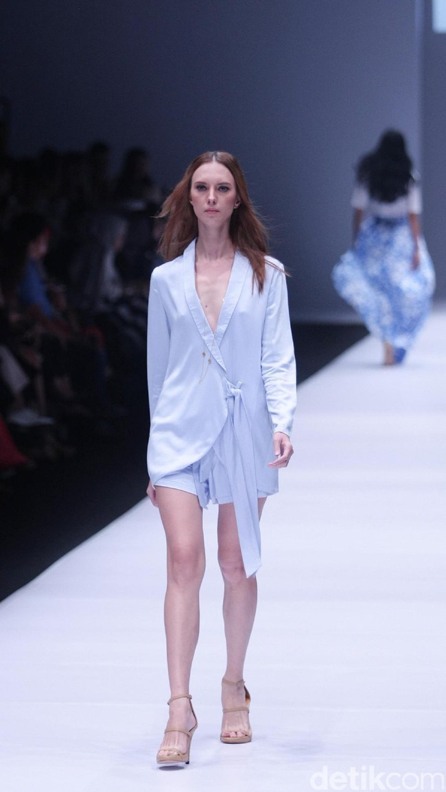 Koleksi dari Label brand Paulina Katarina mengangkat tema Wandertlust Jakarta Fashion Week 2017. di Senayan City. Jakarta. [Foto: Mohammad Abduh/Wolipop]