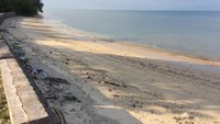 Foto: Suasananya juga tenang dan memang belum banyak turis yang datang kemari. Ini masih kalah populer dengan Pantai Senggigi dan tiga pulau di Lombok Utara yaitu Gili Trawangan, Gili Meno, dan Gili Air (Ahmad Masaul Khoiri/detikTravel)