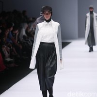 Busana Karya Desainer Rani Hatta mengangkat tema Spring/Summer 2017 Jakarta Fashion Week 2017. Senayan City. Jakarta. [Foto: Mohammad Abduh/Wolipop]