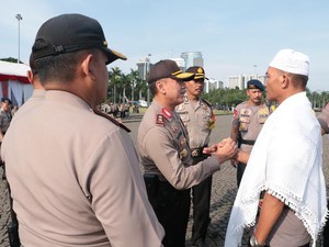Gaya Sejuk Polisi Amankan Demo 4 November: Berkalung Sorban dan Tak Bersenjata