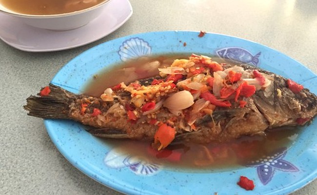 Kalau Siang Ini Ada di Kawasan Pejaten, Enaknya Makan Pecak Ikan, Bebek Goreng dan Sate Ayam