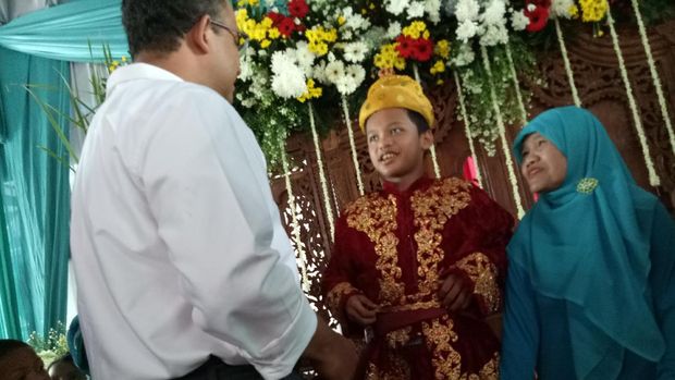 Anies di sunatan warga